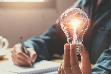 学而思与新东方股票未来有没有上涨的可能呢？