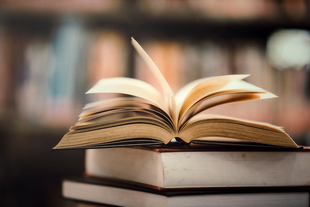 学而思与新东方股票未来有没有上涨的可能呢？